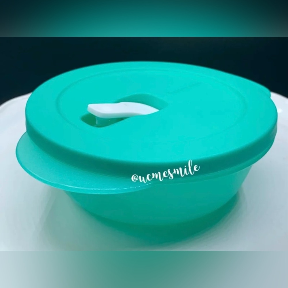 Tupperware CrystalWave Round Bowl Container Set (2) - Picture 2 of 3